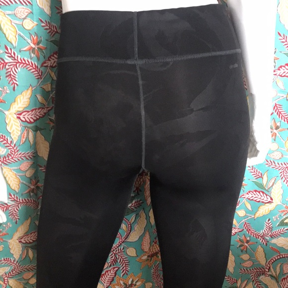 Adidas Climalite Modelled Black Capris Workout Running Tights Size Small - Picture 16 of 16